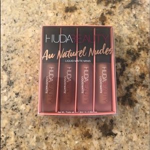 🎀 NWT Huda🎀 Lip Palette!